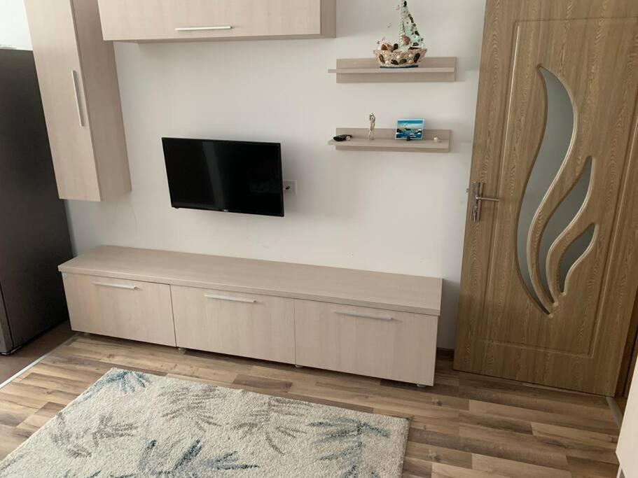 Lovely Bacau 1 Bedroom Apartment Exterior photo