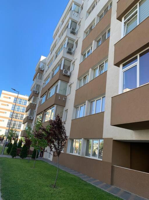 Lovely Bacau 1 Bedroom Apartment Exterior photo
