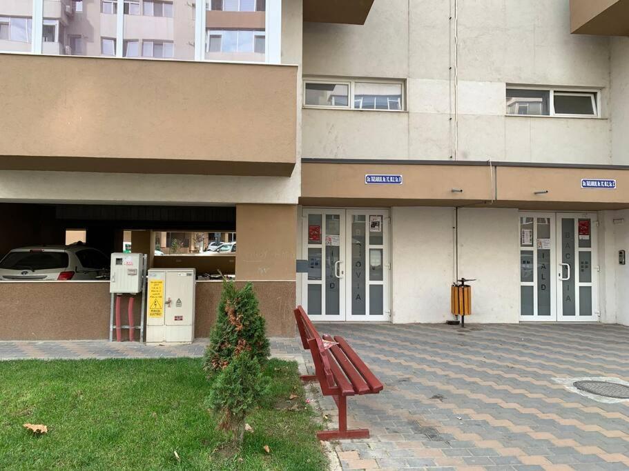 Lovely Bacau 1 Bedroom Apartment Exterior photo